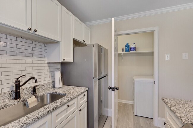 Building Photo - 2128 S Roxboro St