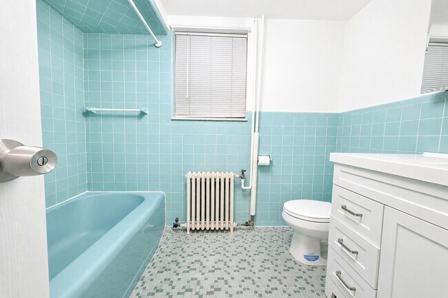 Building Photo - 343 Tremont Ave