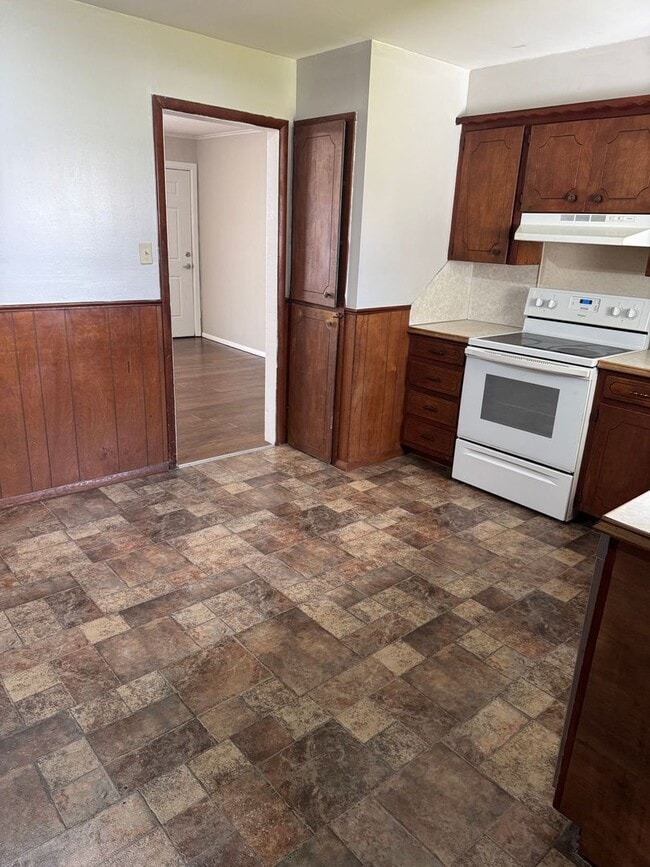 Building Photo - 213 NE Fenway Ave