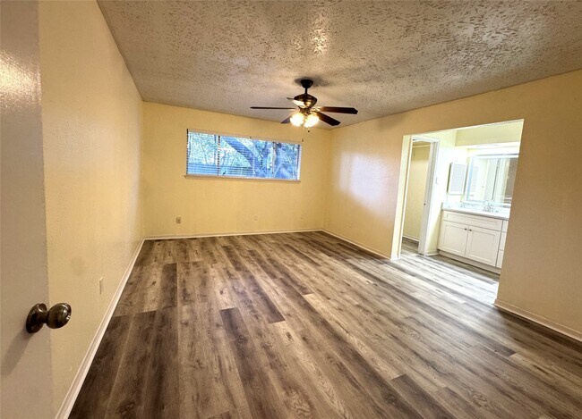Building Photo - 22611 Braken Carter Ln