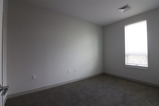 Building Photo - 160 Washington St