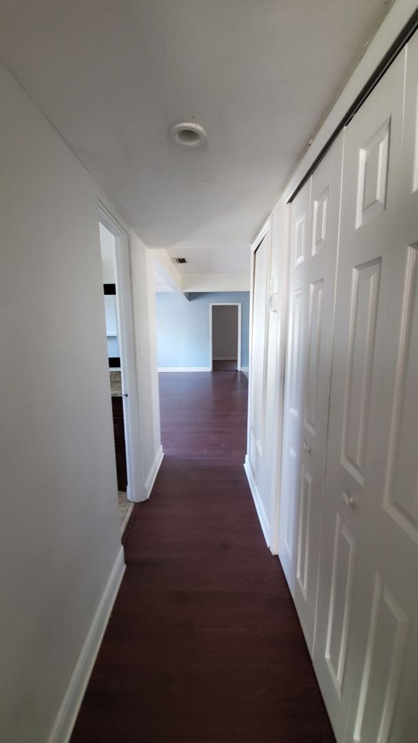 Building Photo - Updated 3 Bedroom 2 Bath Home