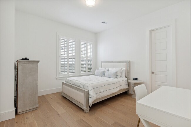 Building Photo - 1470 Mizzen Alley