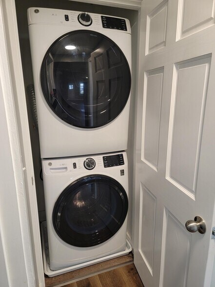 Building Photo - 232 Main St