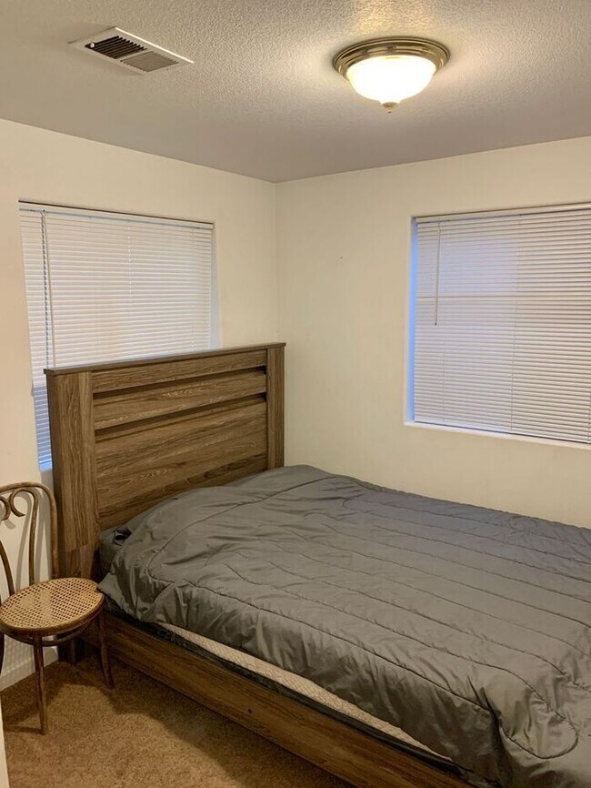 Building Photo - Spacious 4 Bed/3 Bath Duplex in Greeley