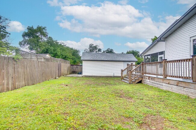 Building Photo - East Hill 3BR Home Near Bayview Park with Office, Hot Tub, Workshop & Detached Garage