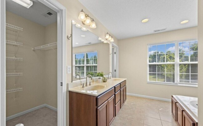 Building Photo - Knoxville 37934 - 4 bedroom 2 bath - call ...