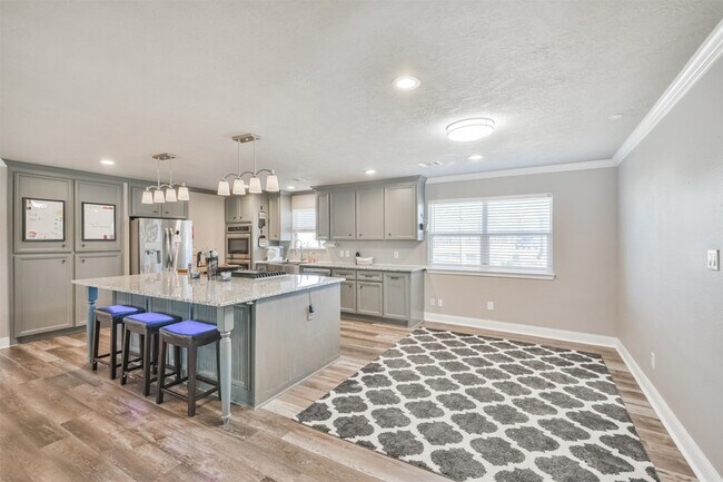 Building Photo - 24237 Creekwood Dr