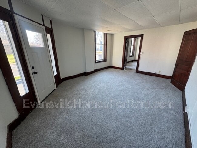 Building Photo - 3036 W Maryland St