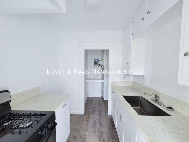 Building Photo - 906 1/2 Dawson Ave-