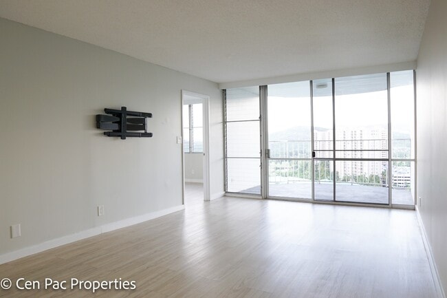 Building Photo - 2 Bed/2 Bath/1 Parking - Beautiful Unit with Nice View in Salt Lake!