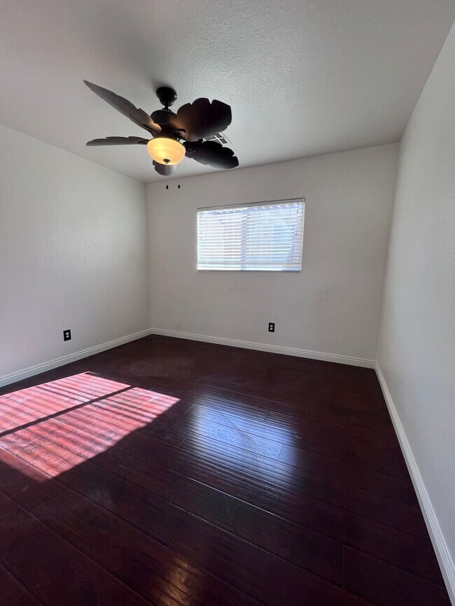 Building Photo - MOVE IN TODAY! 3 bed 2.5 bath home in the ...