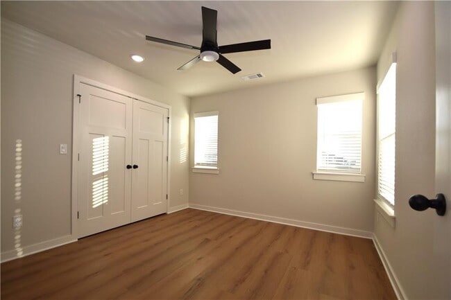 Building Photo - 540 Cosmos St