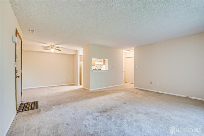 Building Photo - 405 Ravens Crest Dr