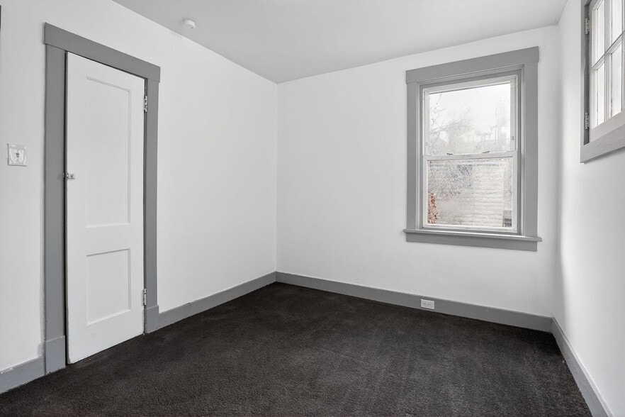 Building Photo - 217 Reifert St