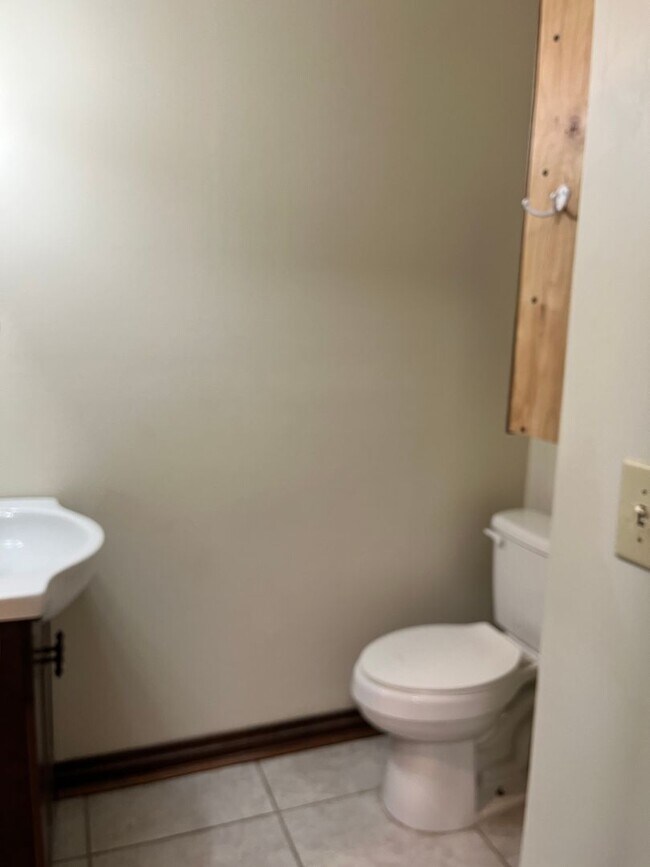 Building Photo - 4555 Sun Valley Dr