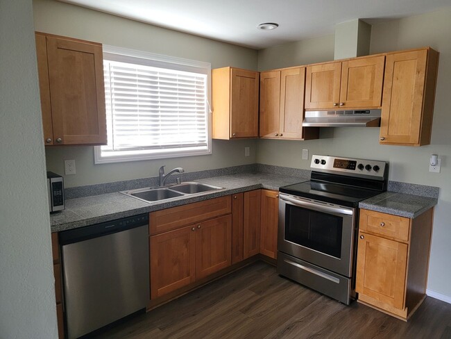 Building Photo - Cozy 1 bedroom 1 bath newly remodeled apar...