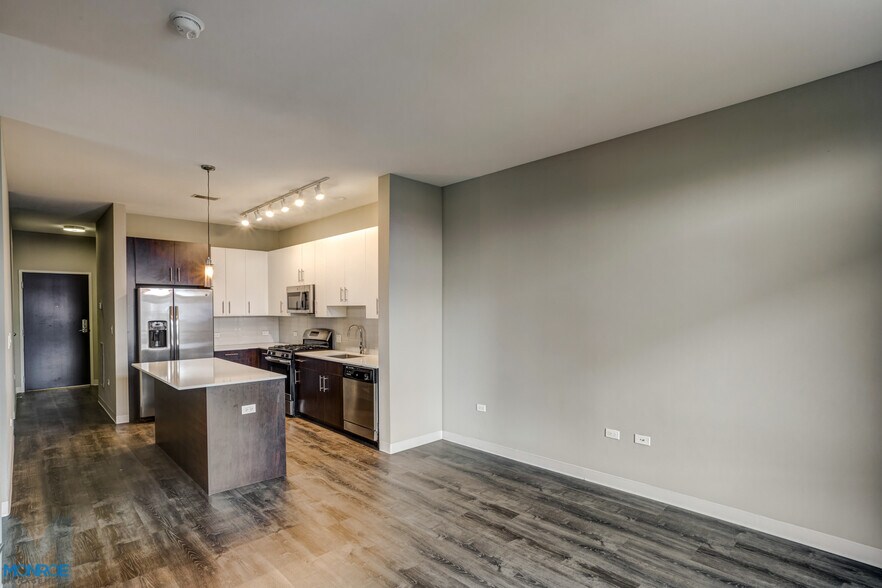 Building Photo - 851 W Grand Ave