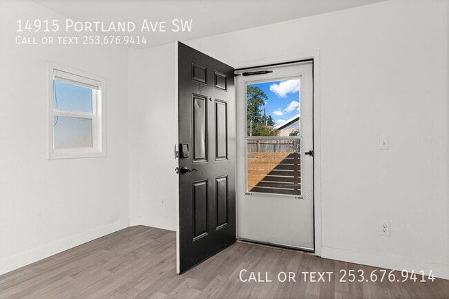 Building Photo - 14915 Portland Ave SW