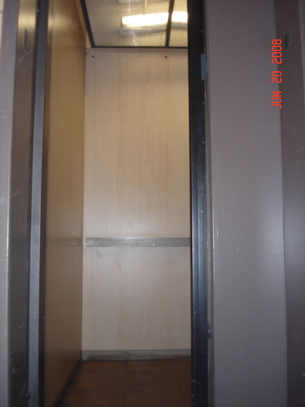 Building Photo - 1460 N Mansfield Ave