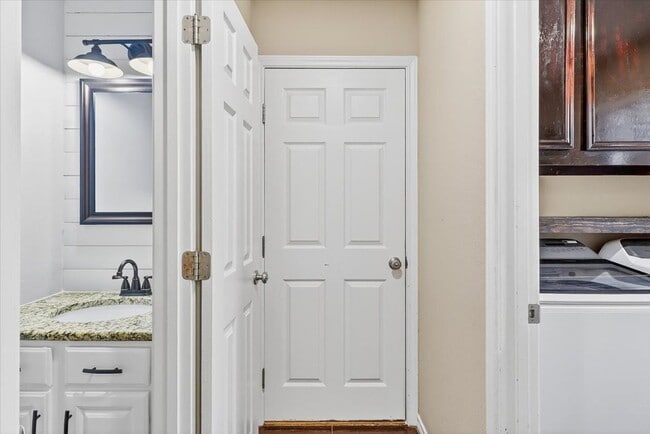 Building Photo - 7502 Fred's Folly Dr