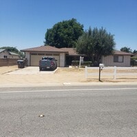 Building Photo - 3847 Vine Ave