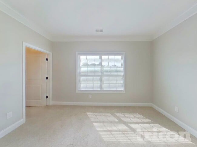 Building Photo - 910 Deepwood Ct