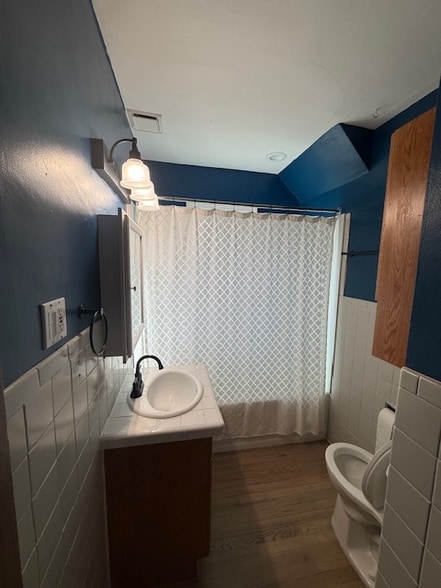 Building Photo - 917 W Magnolia St