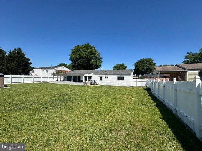 Building Photo - 10411 Farrar Ave