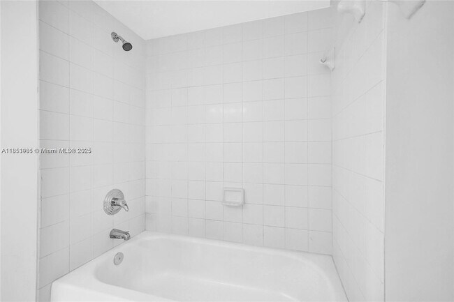 Building Photo - 3398 NE 9th Dr