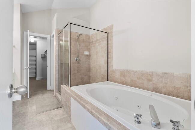Building Photo - 8715 Meadowcroft Dr