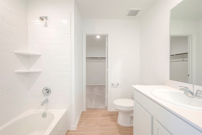 Building Photo - 1491 Las Cuevas Dr