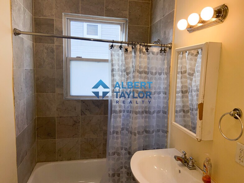 Building Photo - 19 Parker Hill Ave