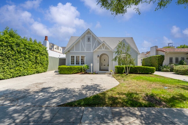 Building Photo - 332 Crescent Dr