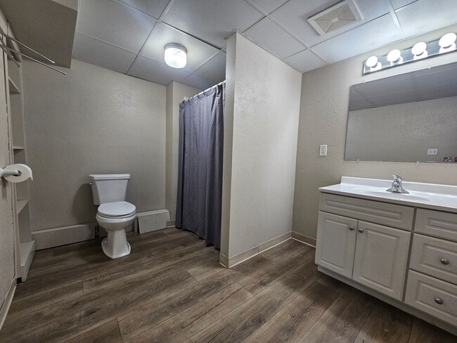 Building Photo - Great NE 3 Bedroom 2 Bath with Garage, close to shopping and I380 access