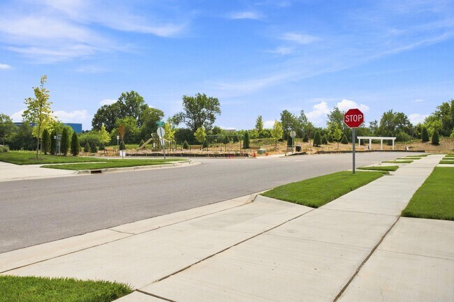 Building Photo - 5574 E Spaniel Dr