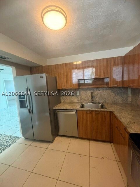 Building Photo - 1666 West Dr