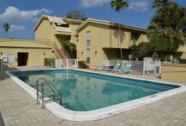 Building Photo - 8401 W Sample Rd