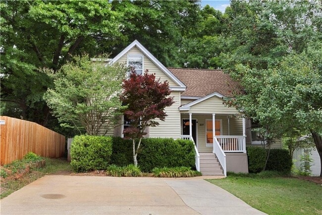 Building Photo - Cozy 4 Bed, 3 Bath Home Near Downtown Opelika!