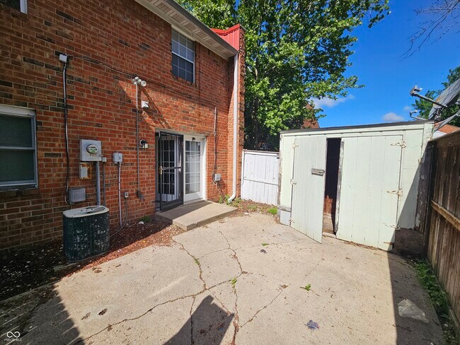 Building Photo - 6314 Commons Dr