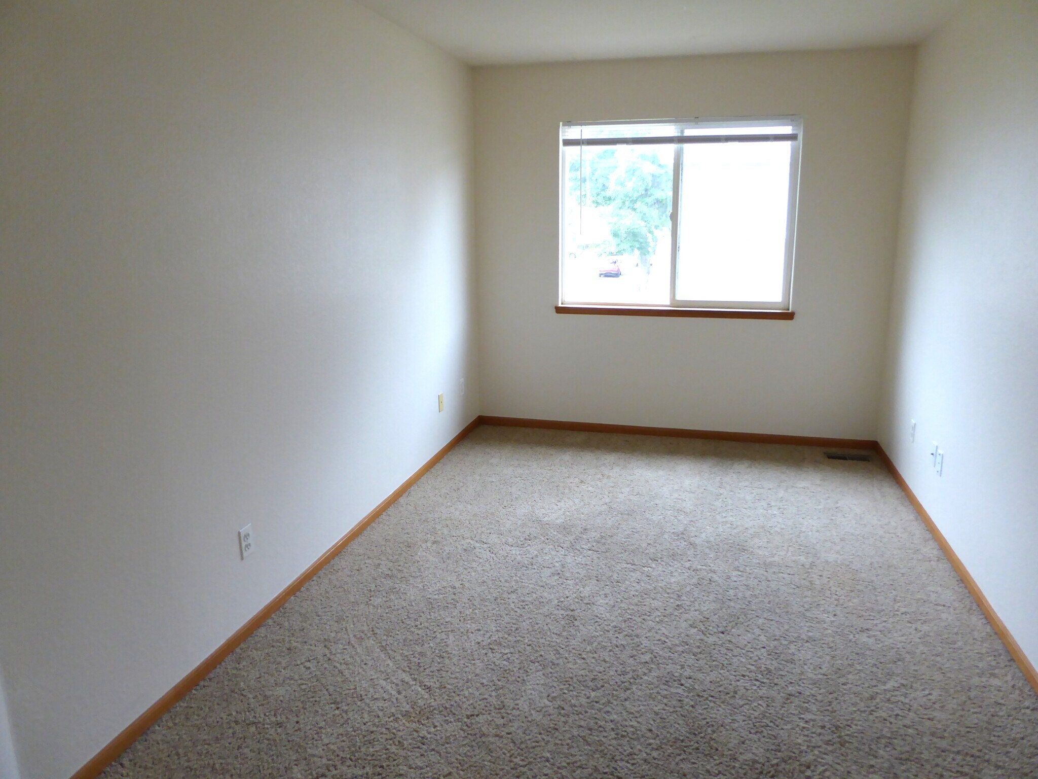 Building Photo - 1637 Westbridge Dr
