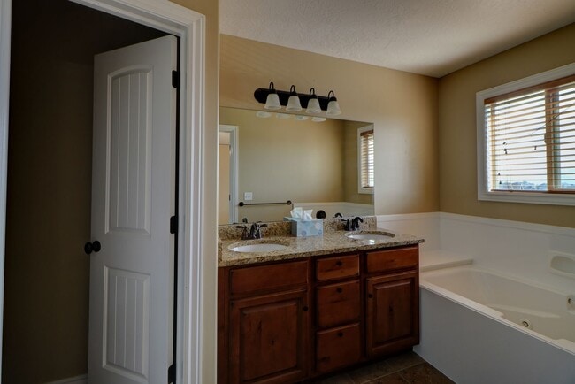 Building Photo - 5 Bedroom 3.5 Bathroom -Traverse Mountain Pet Friendly Home.