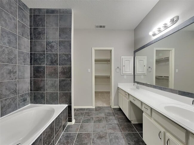 Building Photo - 13147 S Bellaire Estates Dr