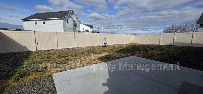 Building Photo - 2949 N Rocky Btm Wy