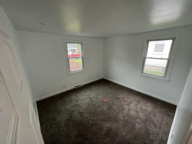 Building Photo - 317 Leonard St