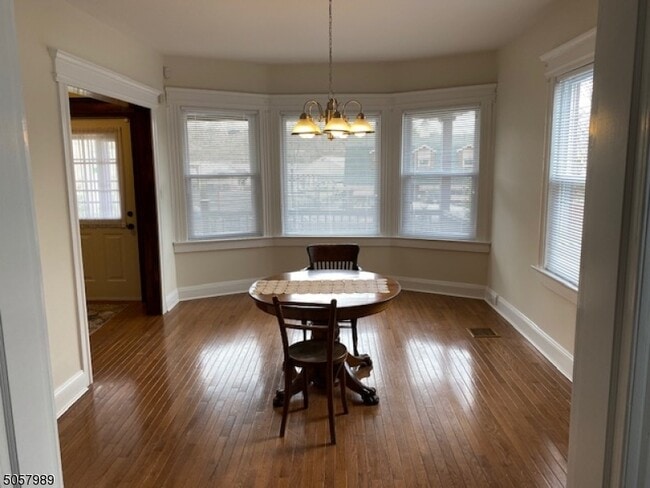Building Photo - 384 Bloomfield Ave