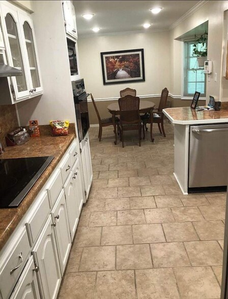 Primary Photo - 11 Henry Ct