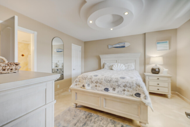 Building Photo - 1161 Hillsboro Mile