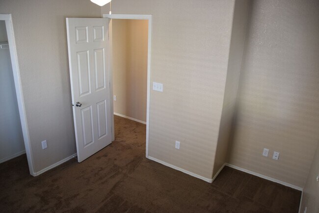 Building Photo - NORTHWEST - 2 STORY, 5 BEDROOM HOME