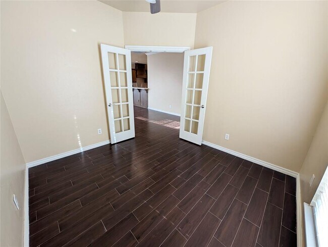 Building Photo - 17201 Cedar Dr